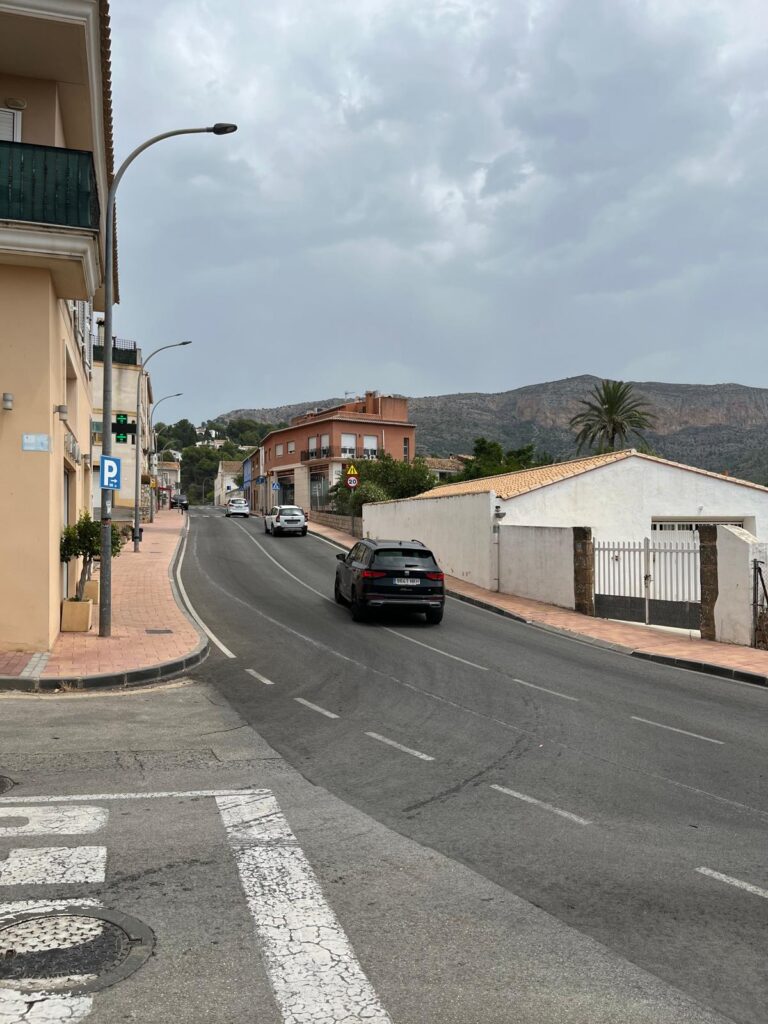 Pasear por las calles de Jesús Pobre se hace placentero gracias a su bajo tráfico
